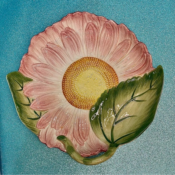 TIFFANY & CO. Pink Flower Plate w/Leaf Handle. 1 plate in set of 4. - Picture 4 of 6